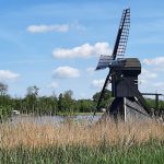 Een prachtige molen langs de baan